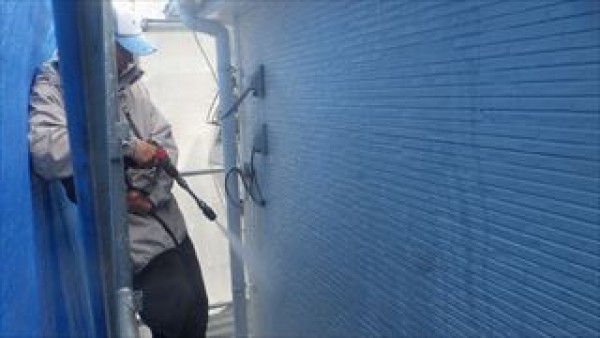 神戸市垂水区　K様邸外壁塗装屋根塗装工事　足場組みと高圧洗浄サムネイル